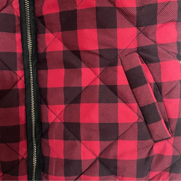 Buffalo Plaid Winter Vest - Quilted Puffer by Vestique - Size Small - Red, Black - Picture 4 of 4